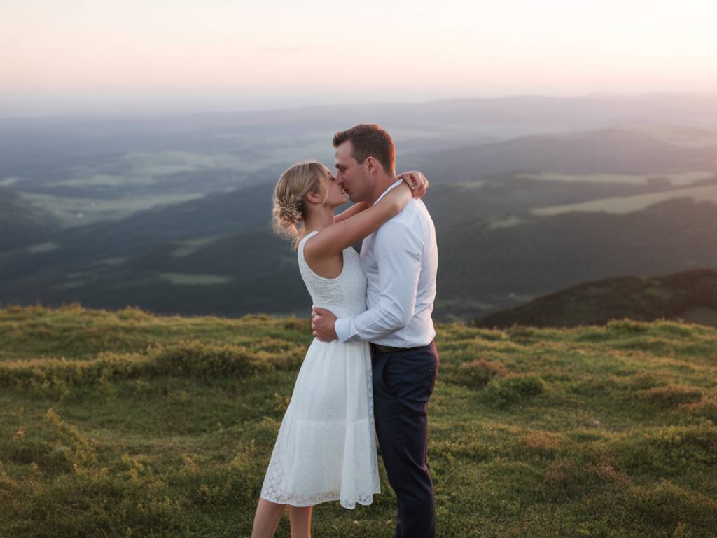 Quelle est l&rsquo;étymologie du mot  élopement  ? regards croisés sur mariage, famille et fuite amoureuse